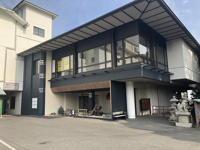 今津川を眺めるレストラン